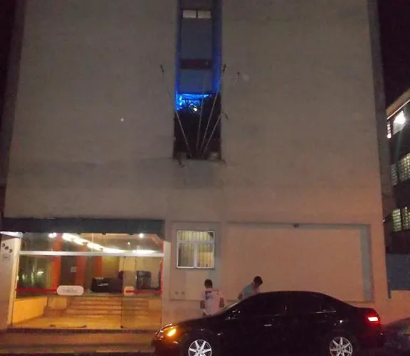 Central Plaza Flat